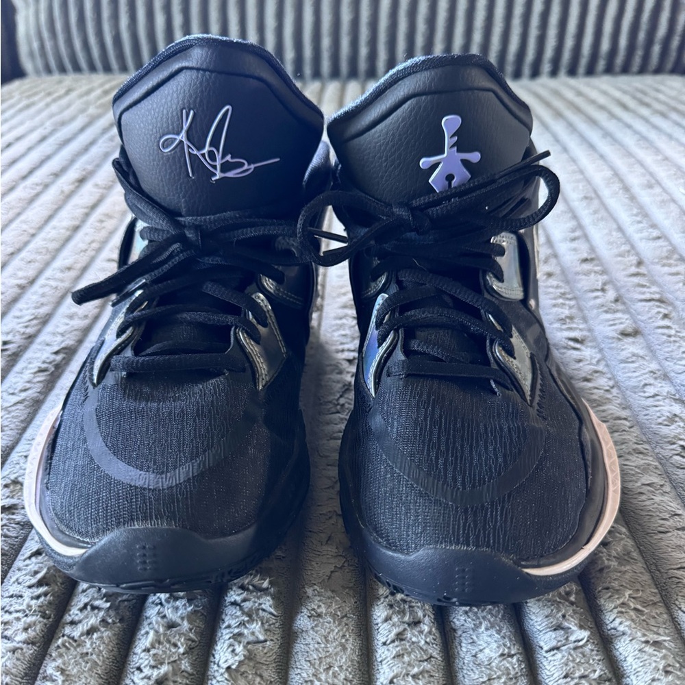Nike Kyrie Infinity Black/Metallic Silver Youth Basketball